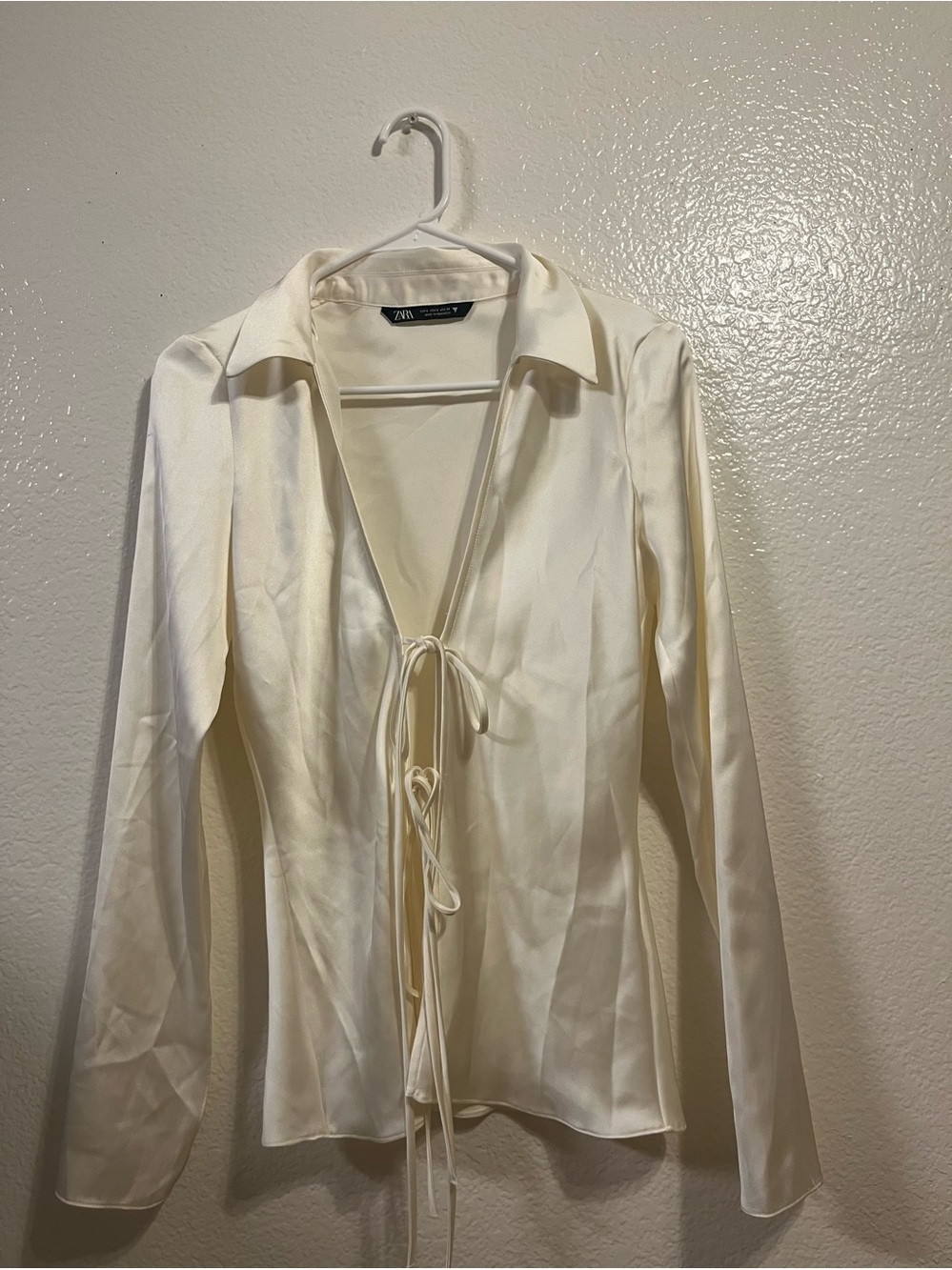 Zara Satin Tie-Front Blouse Cream Blouse - Picture 3 of 6